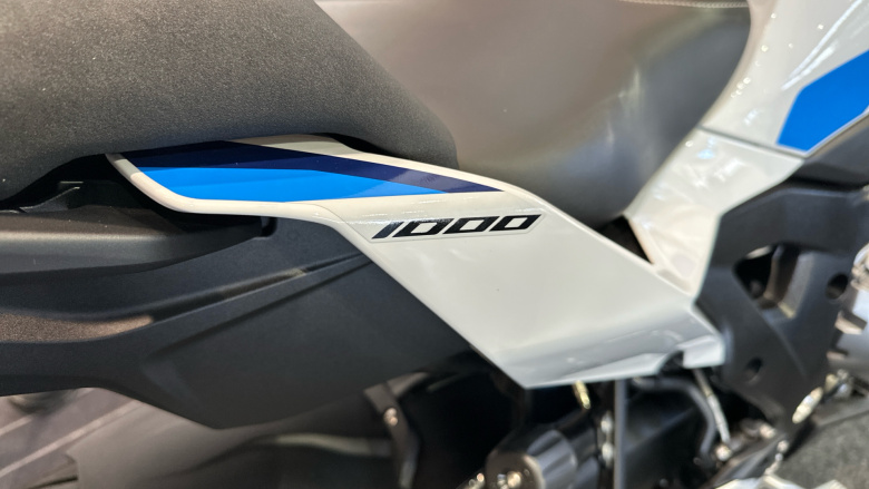 BMW M1000XR (24MY)